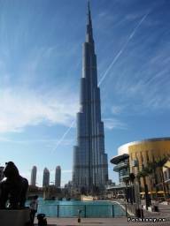 Бурдж-Халіфа - найвища споруда світу. Його висота 828 метрів (163 поверхів), а загальна вартість близько 1,5 млрд дол.
