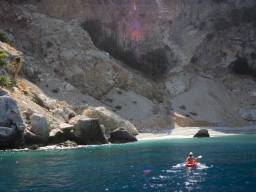 25. Береги Олюденіза (Ölüdeniz), один з найбільш мальовничих пляжів на Середземному морі. Невелике село, розташоване поруч із пляжем пропонує туристам можливість зайнятися парапланерізмом, пішими прогулянками, і плаванням на байдарках.