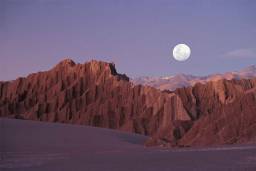 Найсухіше місце в світі. Пустеля Атакама є найсухішим місцем на Землі. У пустелі випадає в середньому 4 см опадів у тисячу років.