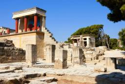 Іракліон - найбільше місто і порт Криту став одним з найбільш відвідуваних місць Греції завдяки прекрасним умовам для відпочинку і багатої культурної спадщини.