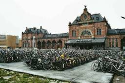 Найбільш доброзичливе для велосипедів місто. В Гронінгені, Нідерланди, близько 50 відсотків населення щодня їздять на велосипеді.