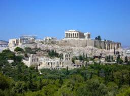 Афіни- одне з найстародавніших міст світу, столиця Греції і батьківщина демократії. Це місто дивовижної долі, за тисячі років пережило злети та падіння, то було центром цивілізації, то відходило на узбіччя історії.