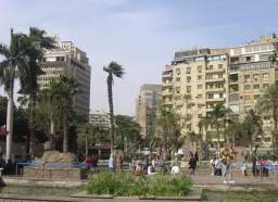 Каїр – є найбільшим містом на всьому континенті. Воно немов би живе своїм власним життям, за своїми законами і правилами.