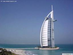 Готель Burj Al Arab - символ Дубая. Його називають «кращим готелем світу» і неофіційно привласнюють категорію «7 зірок».