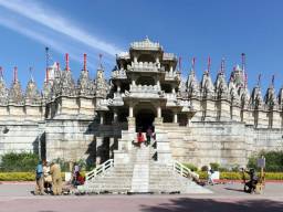 20. Мармуровий храм Джейн (Jain) в Ранакпурі (Ranakpur), Індія, який вважається одним з найбільш вражаючих храмів у своєму роді. У ньому налічується більше 1400 мармурових колон, і жодна з них не подібних на іншу.